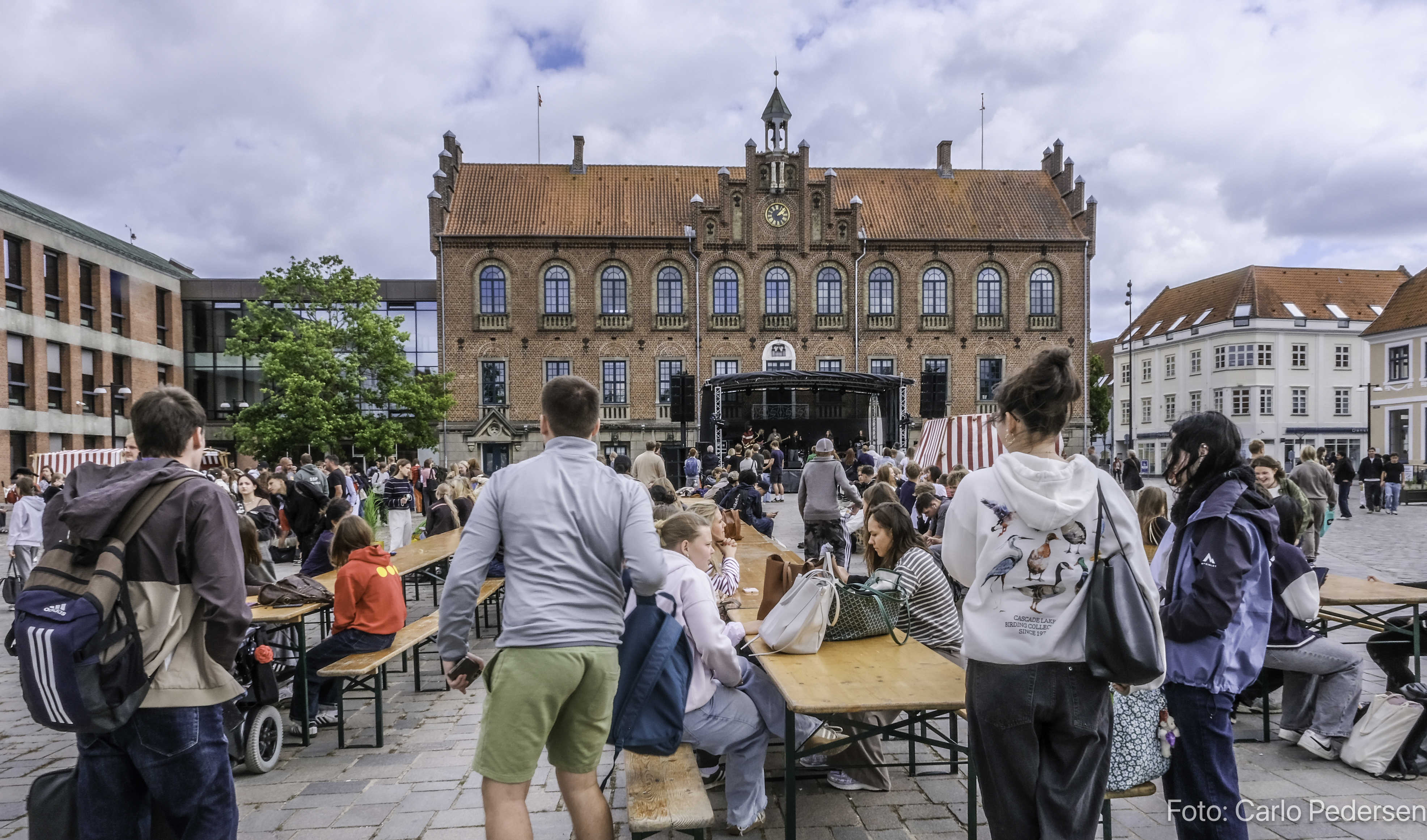 Unge mennesker på Torvet til NYD