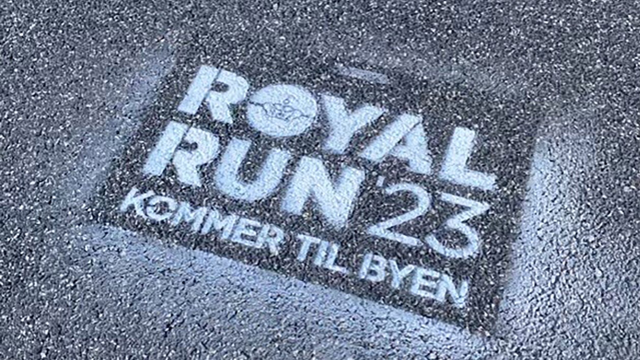 Skilt på vej 'Royal Run kommer til byen'