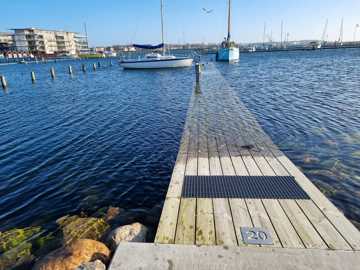 Oversvømmelse ved bro ved Nyborg Marina