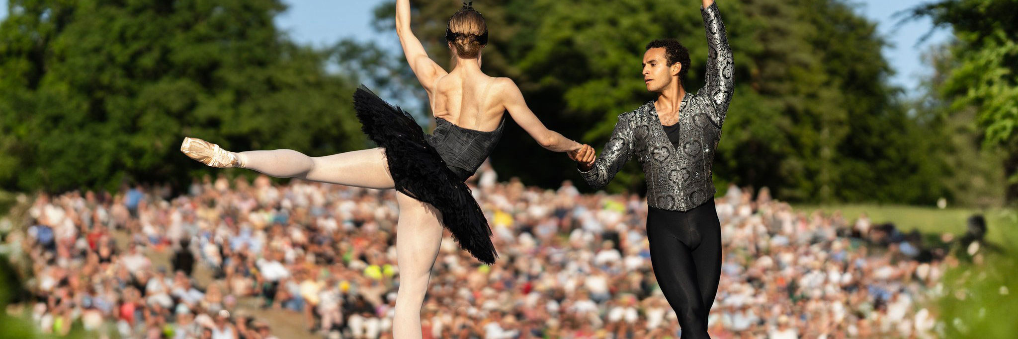 Kongelig somerballet under åben himmel
