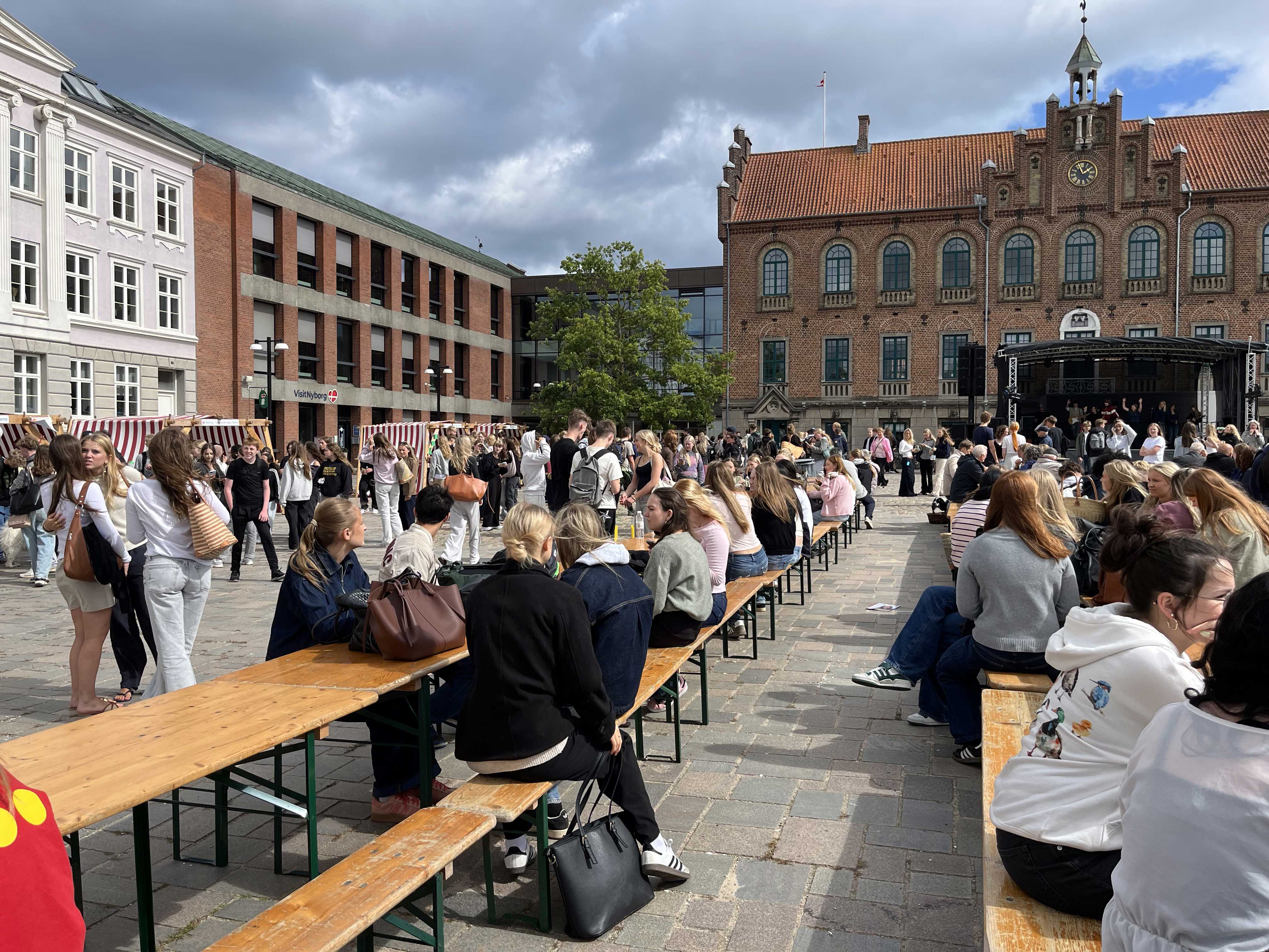 Unge mennesker på Torvet til NYD 2025