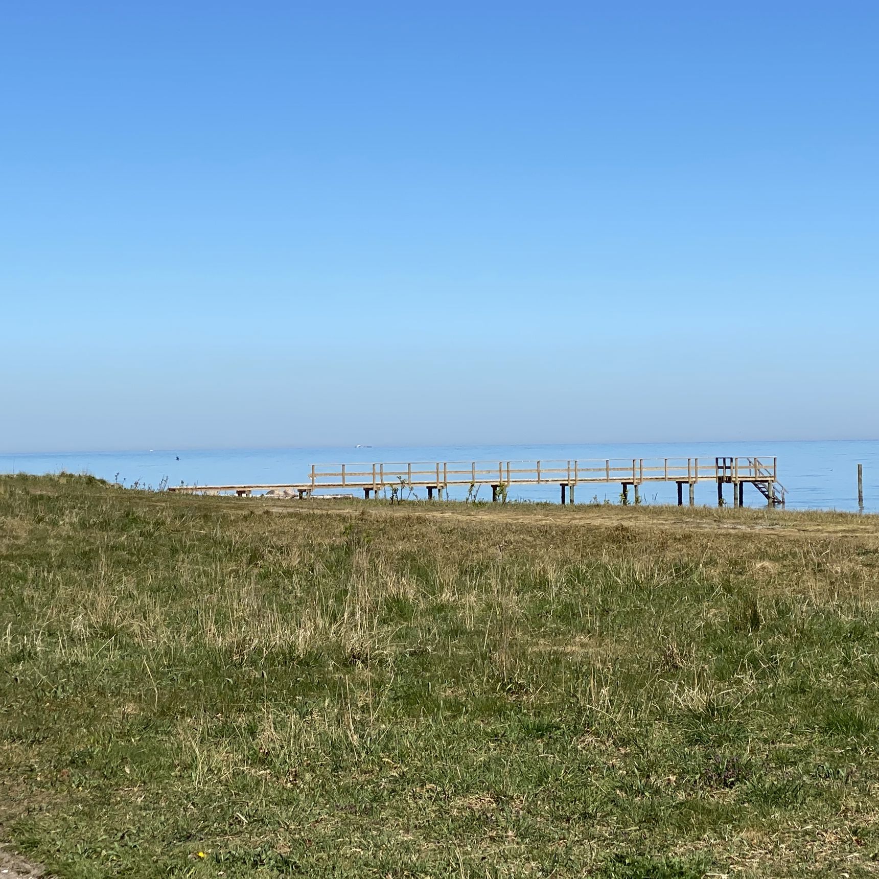 Strand og badebro