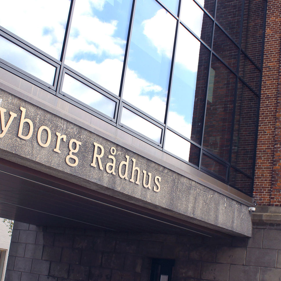 Kontakt og åbningstider - Nyborg.dk