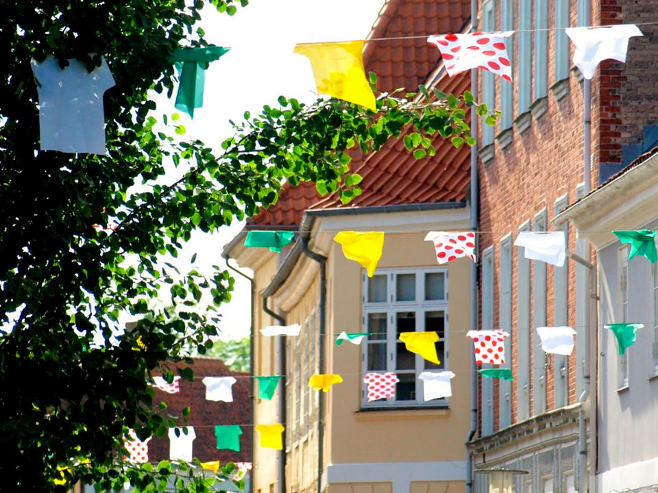 Byens gader pyntet med TDF flag