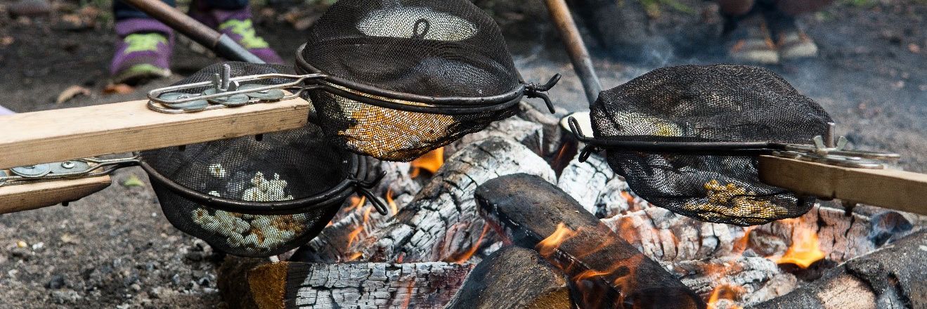 Aktivitet omkring bålet