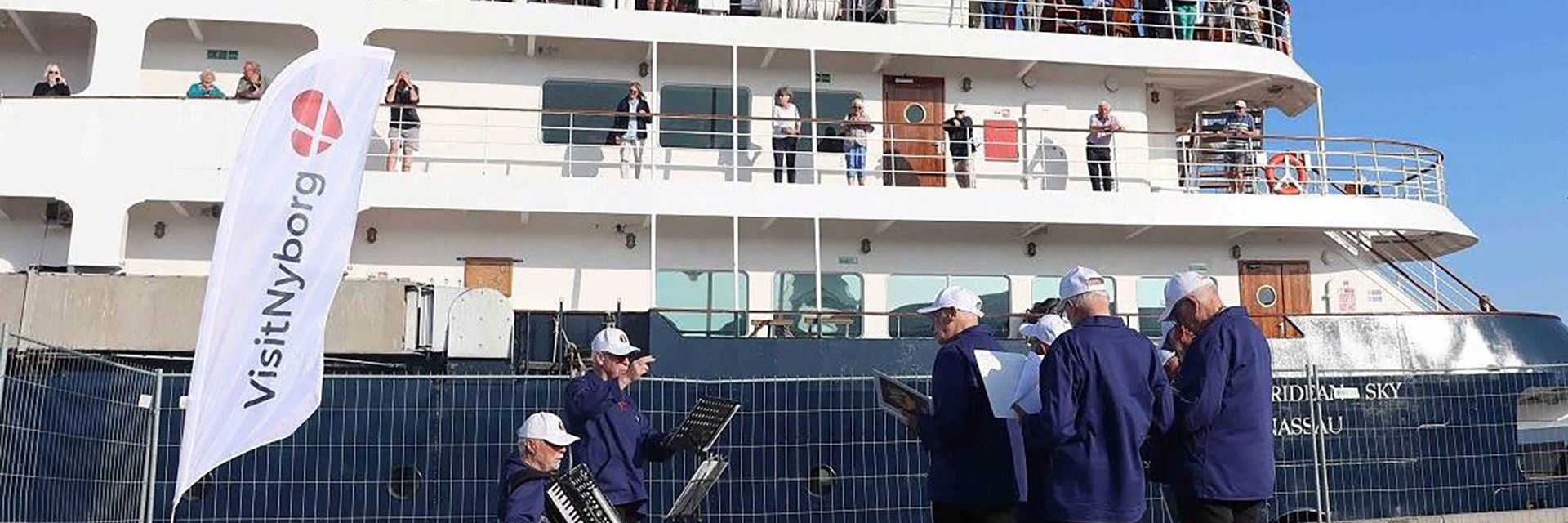 Krydstogsskib der ligger til kaj ved Nyborg Havn