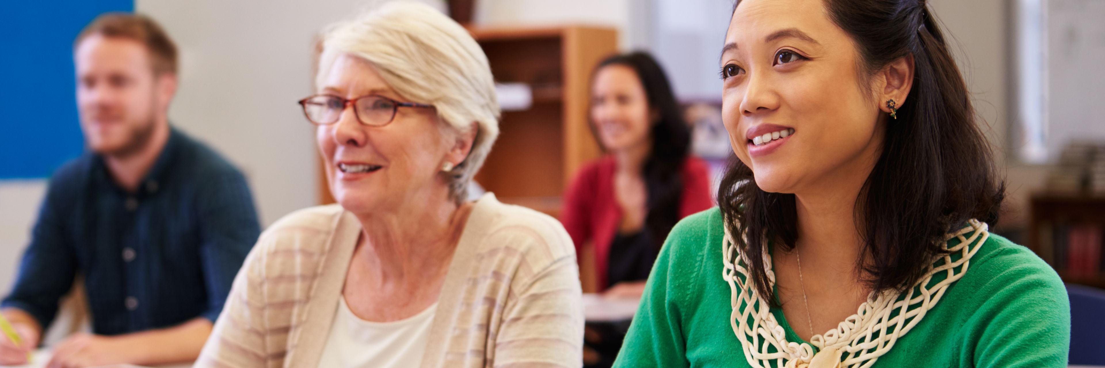 Kvinder i skole til voksenundervisning