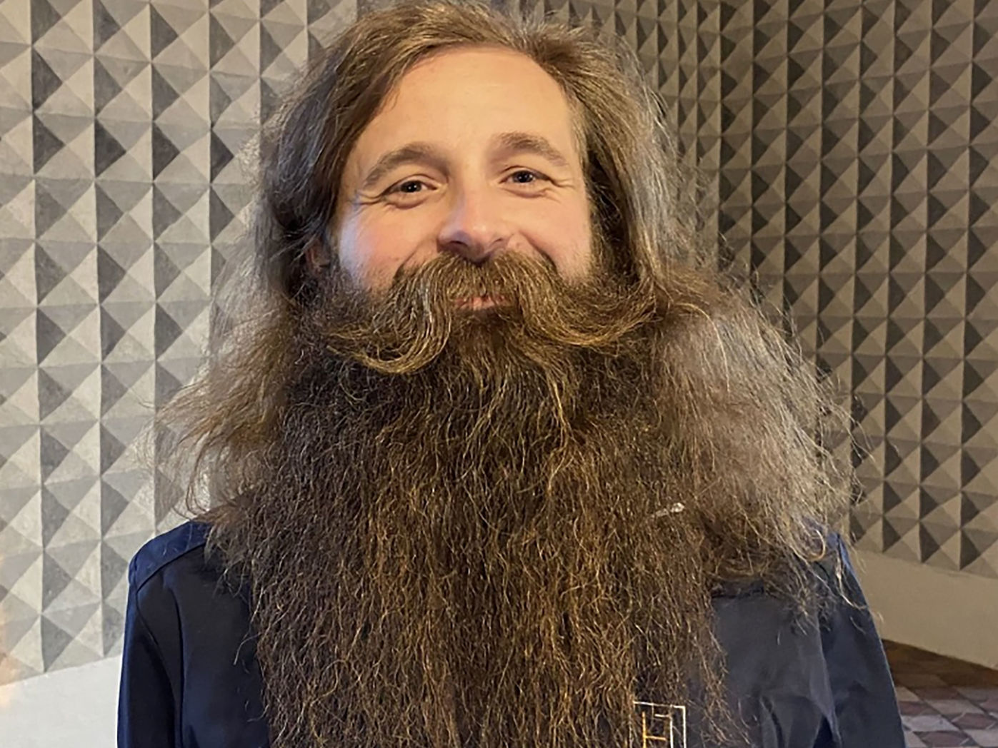 Rasmus Lundblad Stæhr - en af de mange danskere, der har tilbud hår eller skæg til Nyborg Slots konger og dronninger