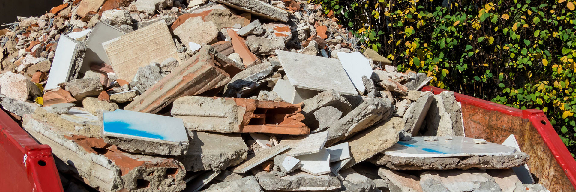 Container med bygningsaffald