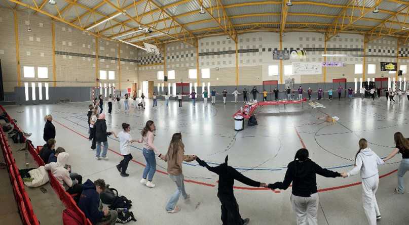 Fællesaktiviteter i en hal ved elevrejsen til Spanien marts 2024