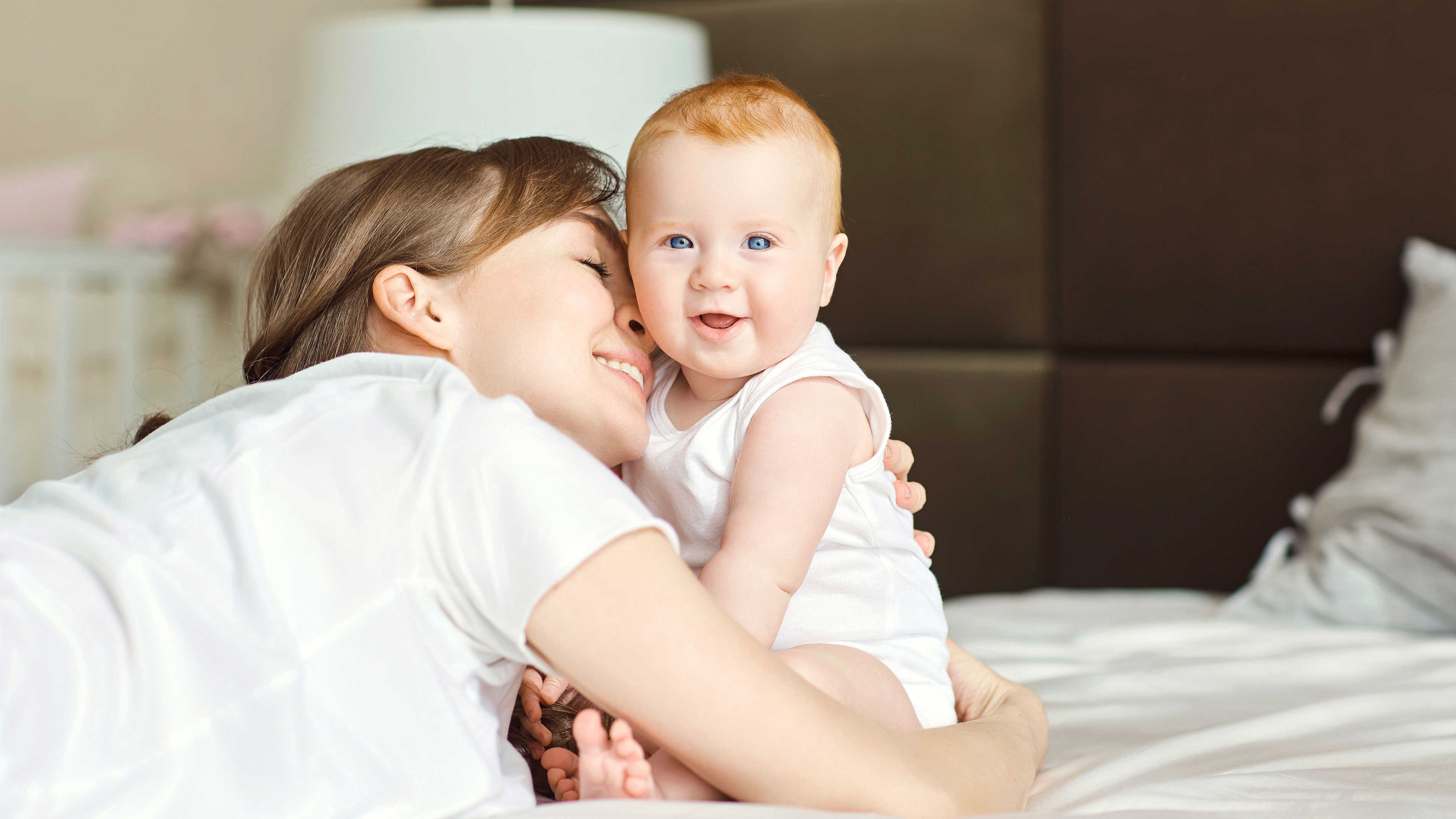 Mor der krammer sit lille barn