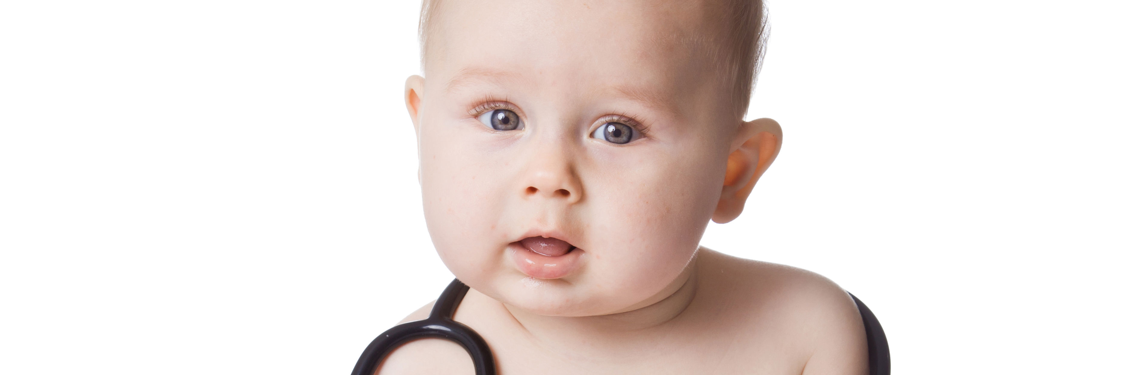 Baby med målebånd og stetoskob om halsen