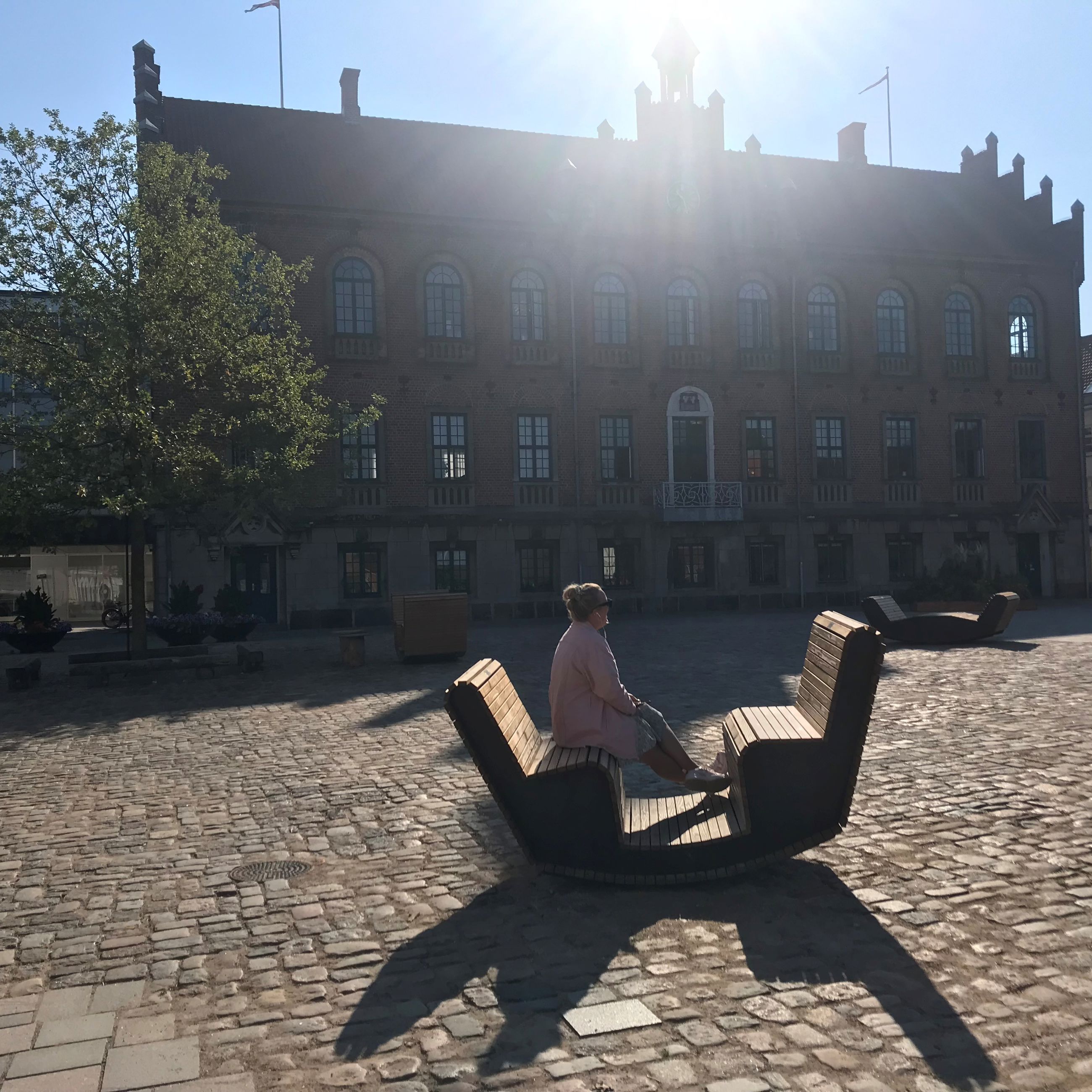 Sol over "gyngen" på Torvet