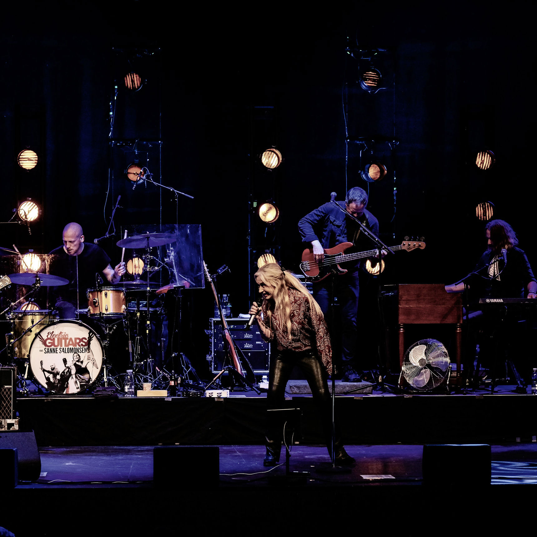 Electric Guitars feat. Sanne Salomonsen giver koncert på Bastionen.