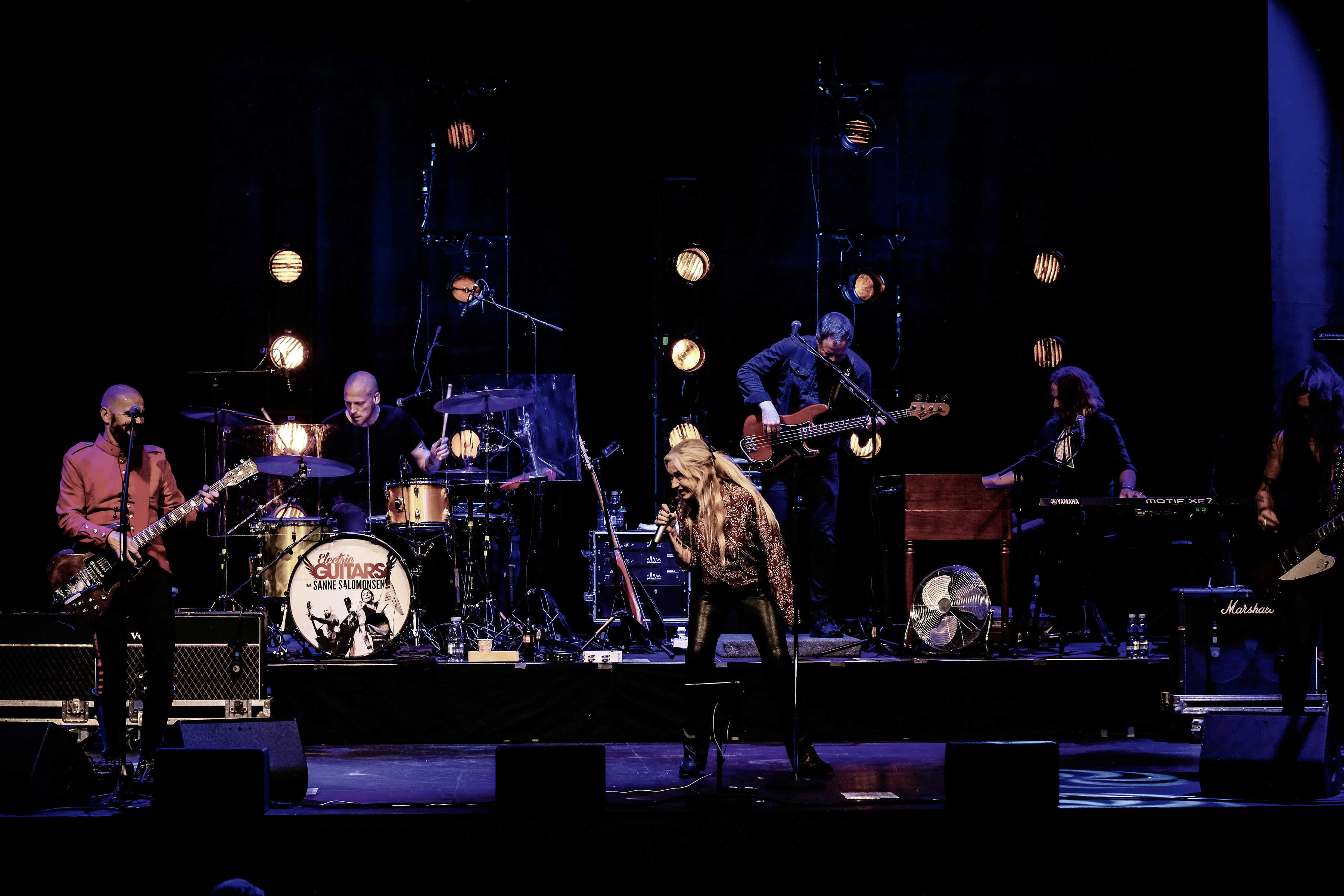 Electric Guitars feat. Sanne Salomonsen giver koncert på Bastionen.