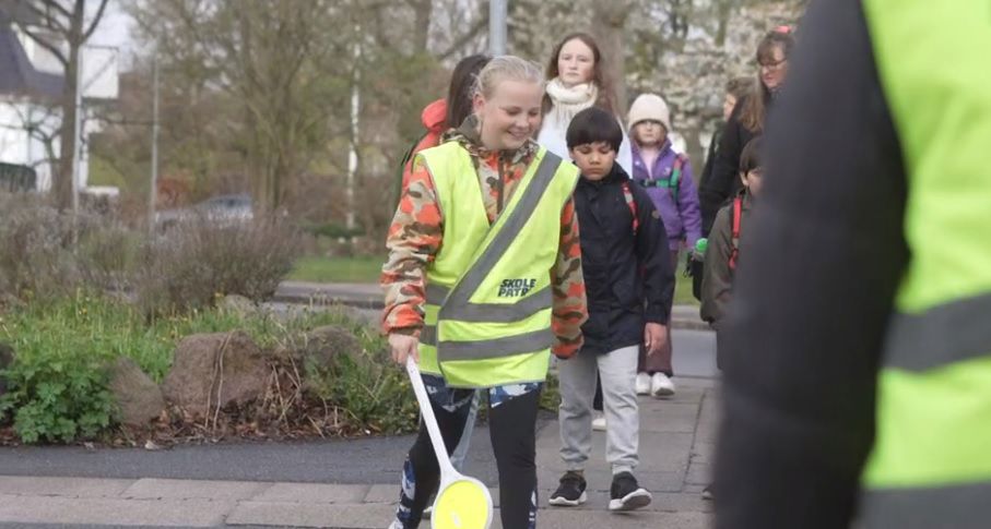 Børn der er på skolepatrulje