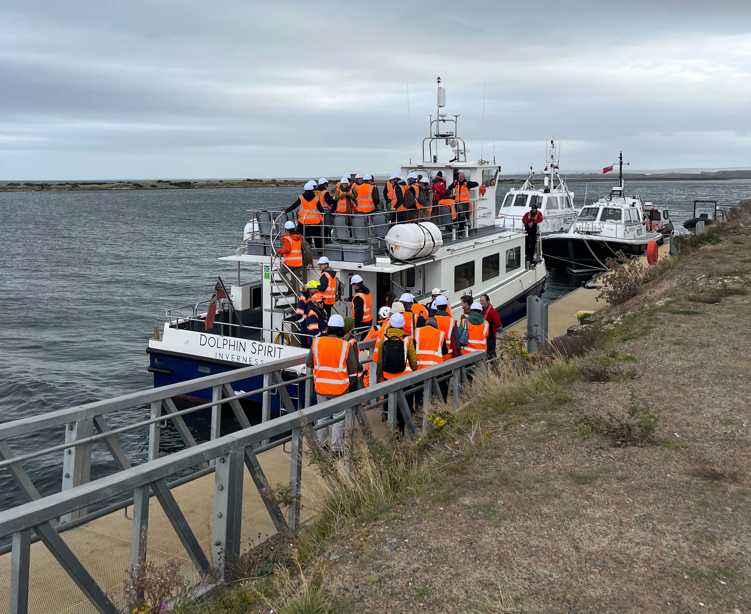 Folk fra Slagelse og Nyborg Kommune på vej ombord på et skib