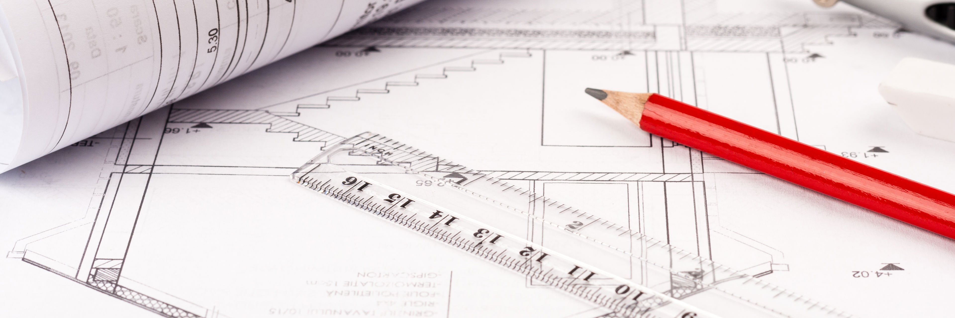 Plantegning med lineal, blyant og passer