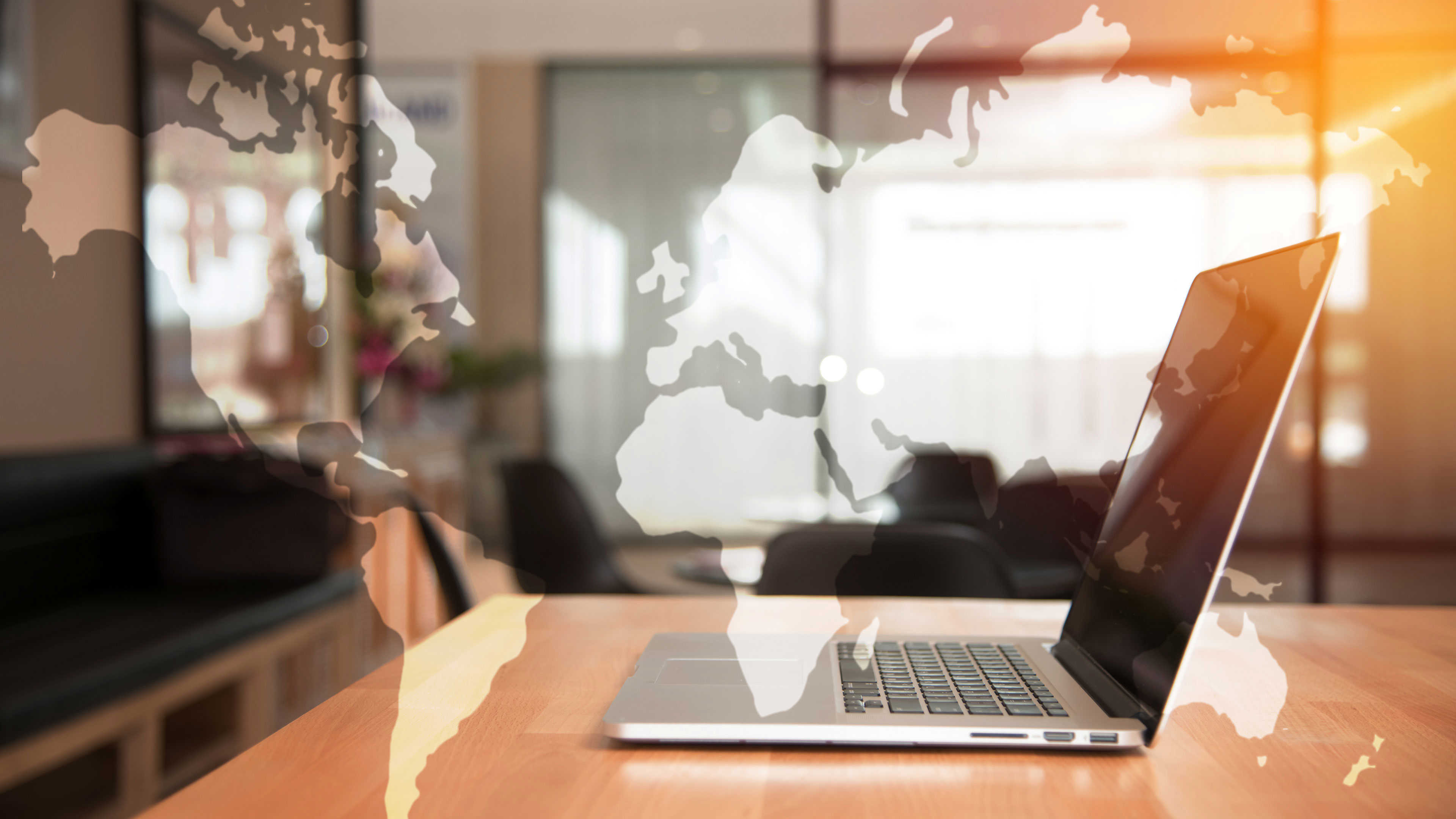 Virtuelt verdenskort hen over en PC