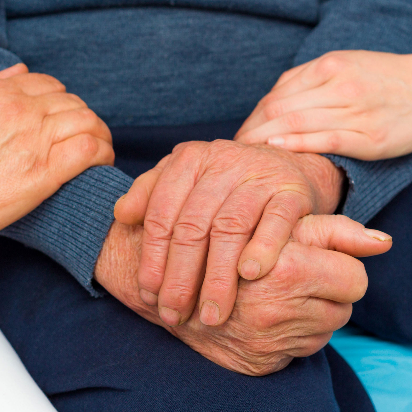 Hænder der yder omsorg