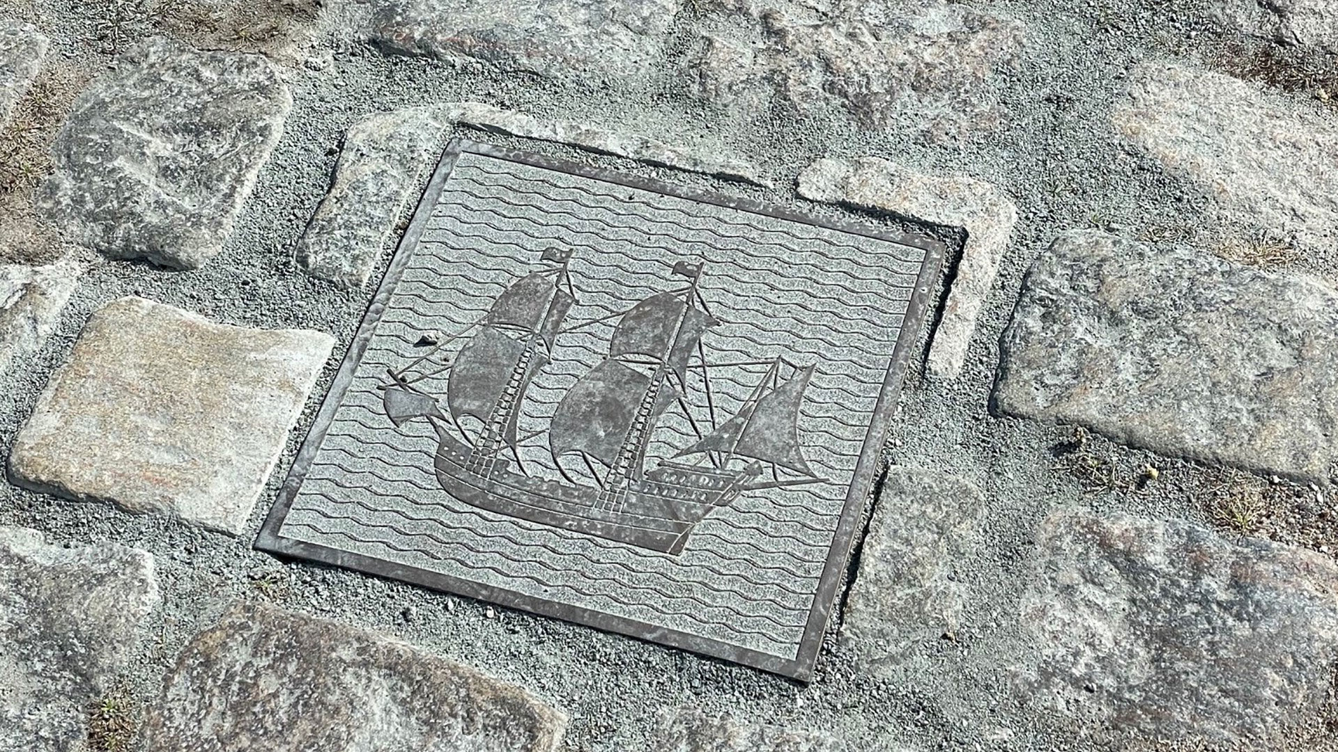 Flise der markerer Rigets Hovedstrøg