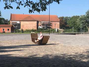 Sociale møbler "gynge" på Torvet