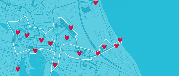 Blåt bykort med røde hjerter for de projekter i En samlet by