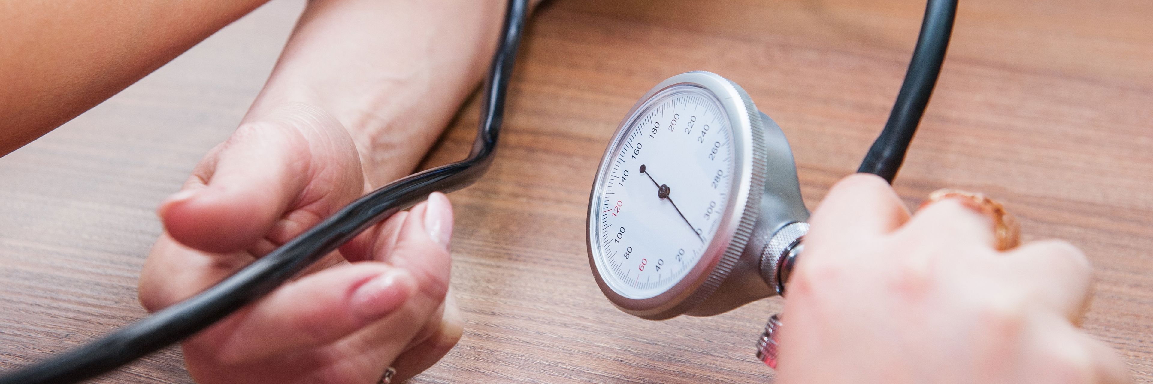 Person får taget blodtryk