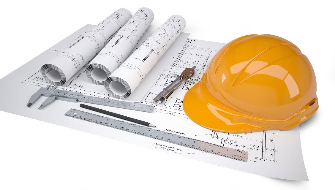 Tegninger, linealer, sikkerhedshjelm med mere