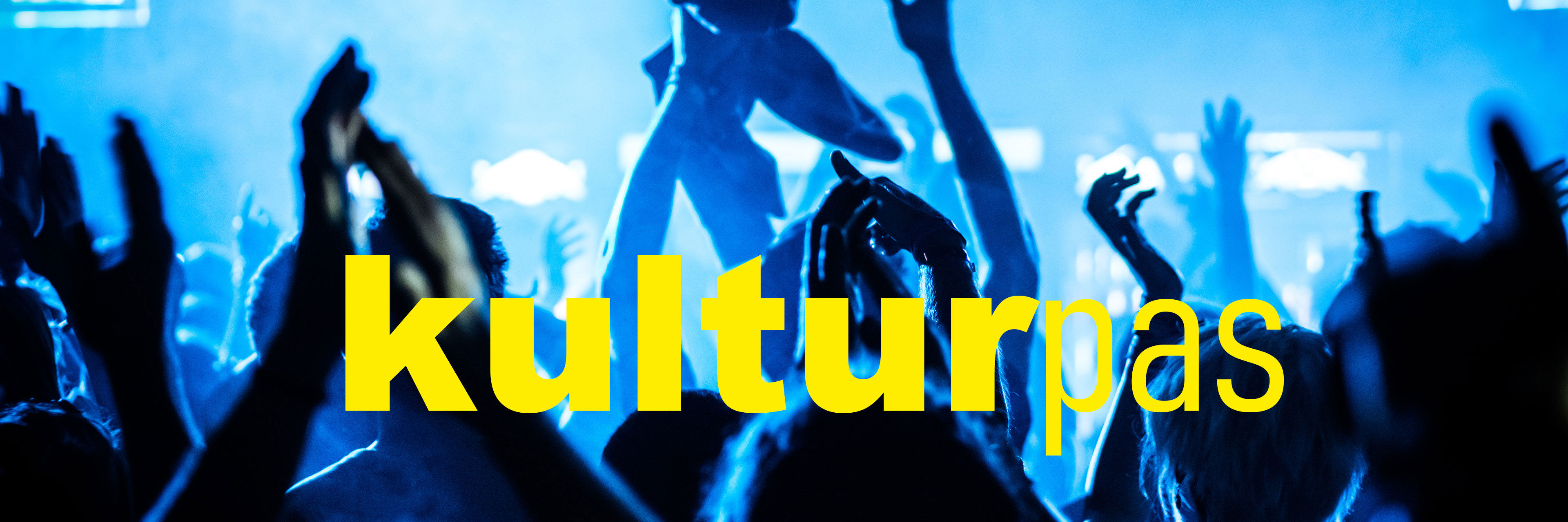 Publikum til koncert med påskriften 'Kulturpas'