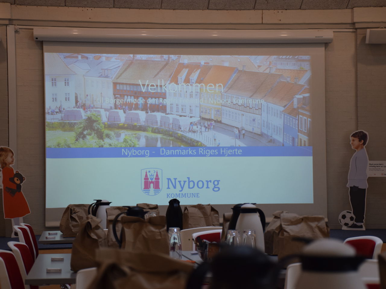 Plance i et mødelokale på Nyborg Rådhus